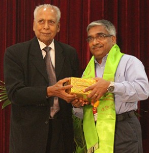 Dr. Muru receives a momento from Dr. Kirti Singh, Chairman, World Noni Research Foundation.